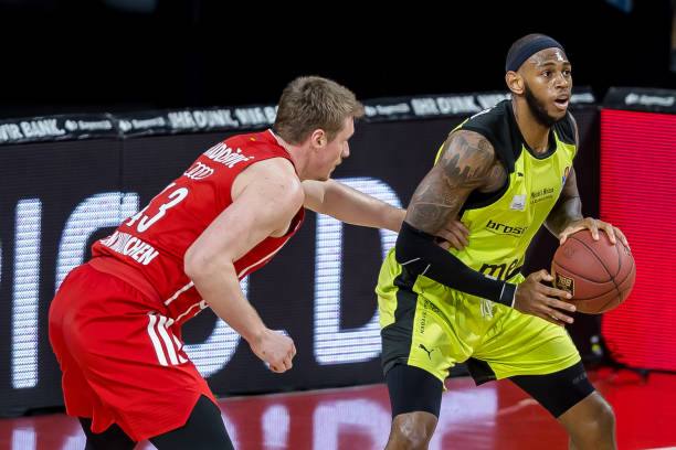 从俱乐部的 从俱乐部的